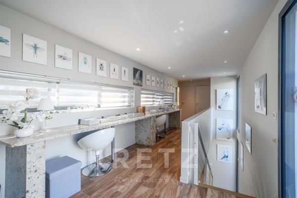 Villa contemporaine aux lignes pures et à l’élégance naturelle