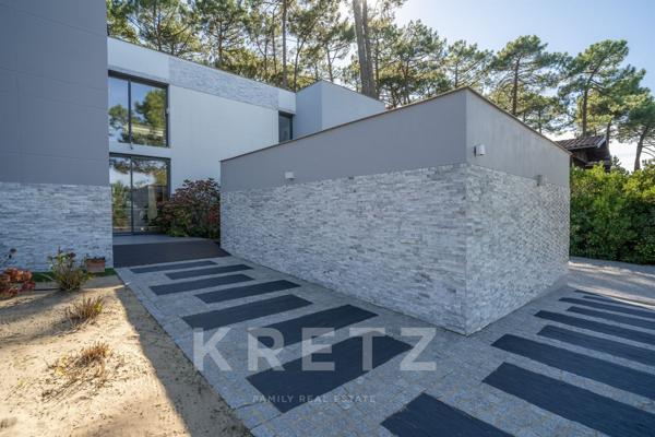Villa contemporaine aux lignes pures et à l’élégance naturelle