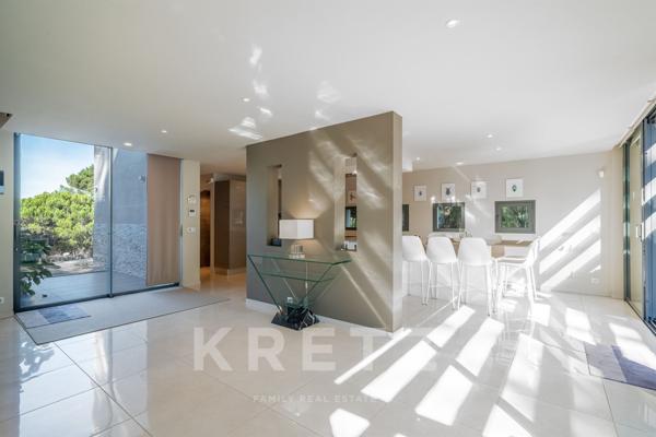 Villa contemporaine aux lignes pures et à l’élégance naturelle