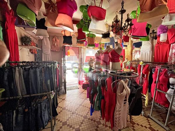 Local commercial cœur historique de Cayenne — quartier en damier