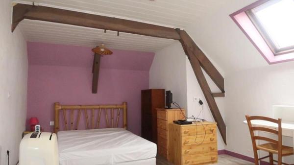 ANTIGNY, MAISON DE CARACTERE AVEC HUIT CHAMBRES.