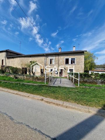 Spacieuse Maison Familiale de 300 m² édifiée sur un terrain arboré de 4025 m² longeant un pztit ruisseau