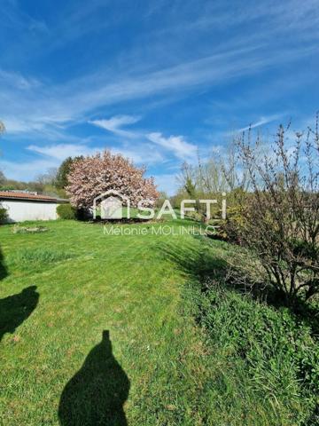 Spacieuse Maison Familiale de 300 m² édifiée sur un terrain arboré de 4025 m² longeant un pztit ruisseau