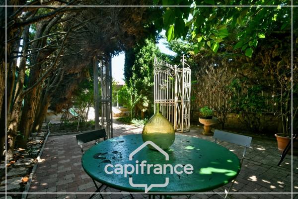 Maison de caractère d’exception centre-ville, 231 m², jardin intimiste, grand garage et dépendance