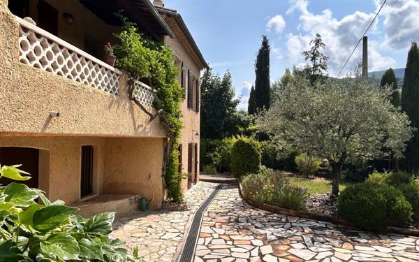 Maison à vendre    6 pièces •  Mollans-sur-Ouvèze