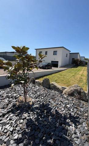 Superbe Maison contemporaine lumineuse avec terrasse et suite parentale – à découvrir ! TREGLONOU (29)