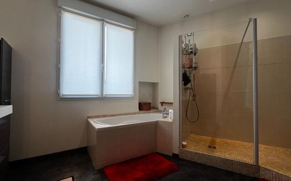 Appartement à vendre    6 pièces • 297,79 m2 Limoges