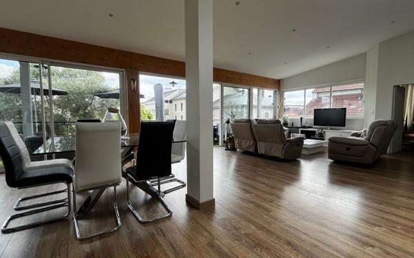 Appartement à vendre    6 pièces • 297,79 m2 Limoges