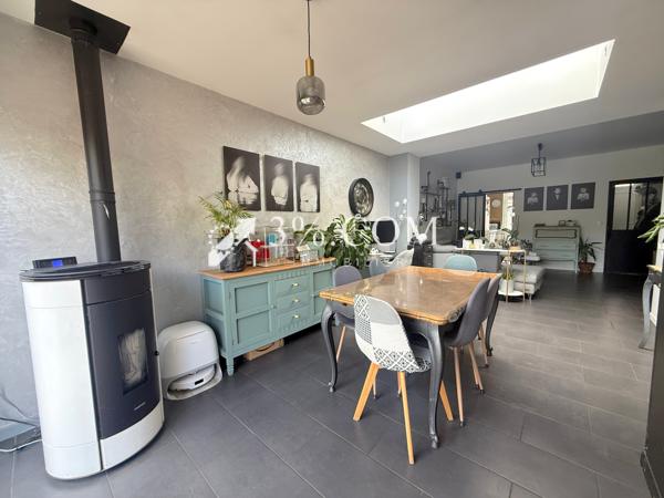 Maison
                                                                                                                                                                                                                                                                                                                        4 pièce(s)                                                                                                                                                                                                          3 chambre(s)                                                                                                                                                                                                          98  m²