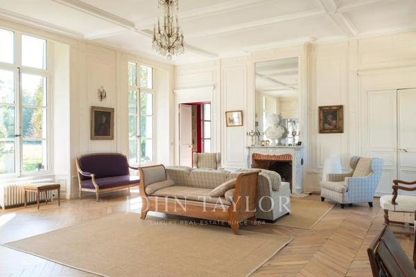 Domaine d’Exception de 57 Hectares à Proximité de Paris