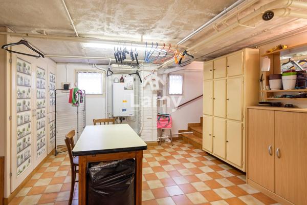 Maison individuelle de 1959 avec sous-sol total.
