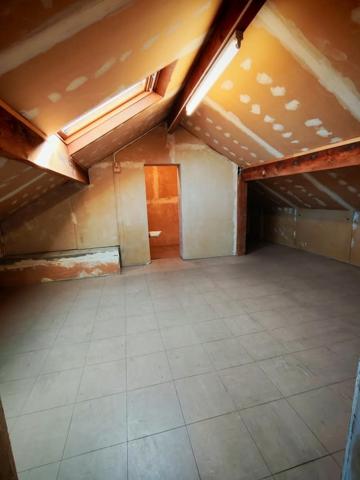 Maison individuelle de 1959 avec sous-sol total.