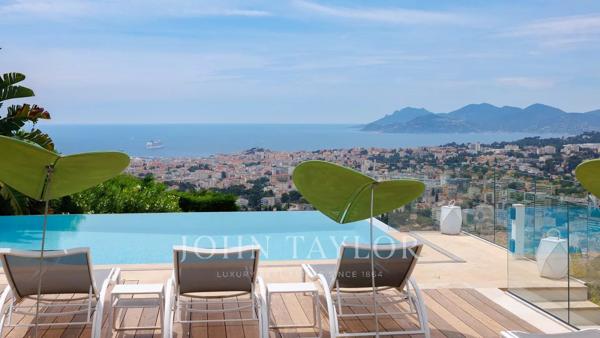 Villa contemporaine vue mer