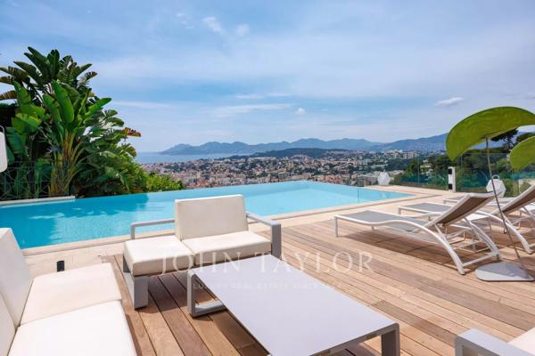 Villa contemporaine vue mer