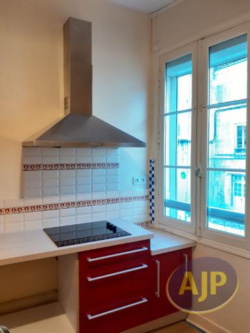 Appartement à louer Saintes : 4 pièces, 105m² avec 2 chambre(s) à 765€ - AJP Immobilier Saintes
