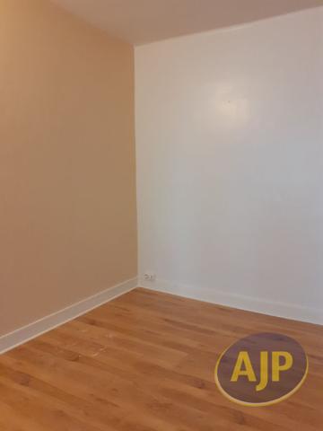 Appartement à louer Saintes : 4 pièces, 105m² avec 2 chambre(s) à 765€ - AJP Immobilier Saintes