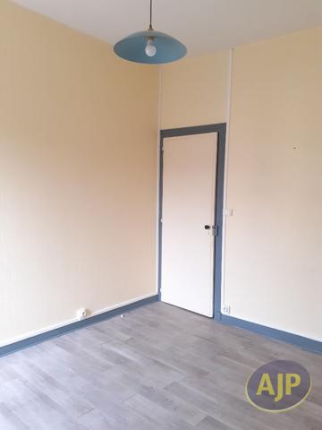 Appartement à louer Saintes : 4 pièces, 105m² avec 2 chambre(s) à 765€ - AJP Immobilier Saintes