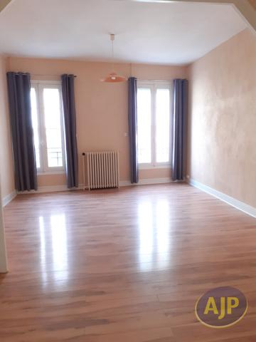 Appartement à louer Saintes : 4 pièces, 105m² avec 2 chambre(s) à 765€ - AJP Immobilier Saintes