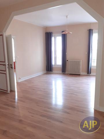 Appartement à louer Saintes : 4 pièces, 105m² avec 2 chambre(s) à 765€ - AJP Immobilier Saintes