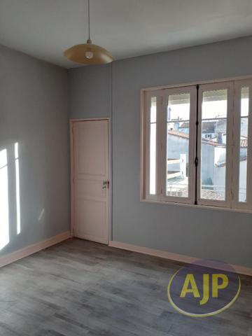 Appartement à louer Saintes : 4 pièces, 105m² avec 2 chambre(s) à 765€ - AJP Immobilier Saintes