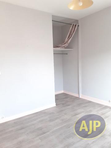 Appartement à louer Saintes : 4 pièces, 105m² avec 2 chambre(s) à 765€ - AJP Immobilier Saintes