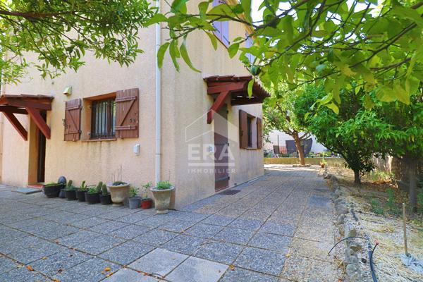 A vendre Maison individuelle Marseille 13010 4/5 pièces 100 m2  jardin sous-sol  garage parkings aménageable calme travaux rafraîchissement