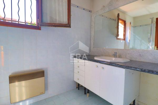 A vendre Maison individuelle Marseille 13010 4/5 pièces 100 m2  jardin sous-sol  garage parkings aménageable calme travaux rafraîchissement