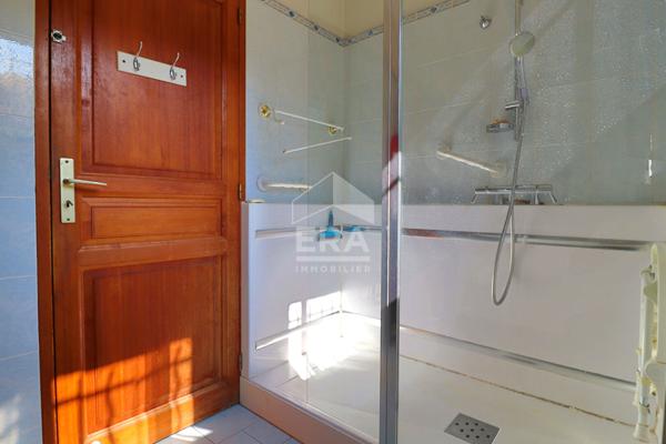 A vendre Maison individuelle Marseille 13010 4/5 pièces 100 m2  jardin sous-sol  garage parkings aménageable calme travaux rafraîchissement