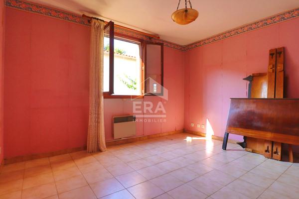 A vendre Maison individuelle Marseille 13010 4/5 pièces 100 m2  jardin sous-sol  garage parkings aménageable calme travaux rafraîchissement
