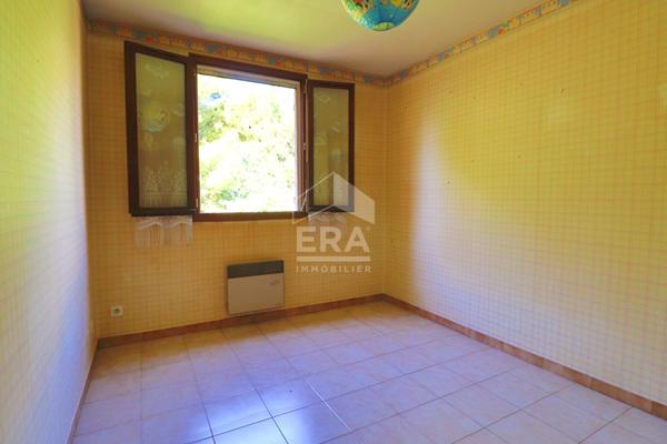 A vendre Maison individuelle Marseille 13010 4/5 pièces 100 m2  jardin sous-sol  garage parkings aménageable calme travaux rafraîchissement