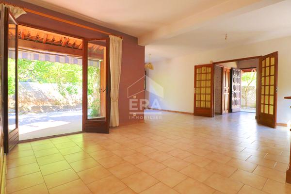 A vendre Maison individuelle Marseille 13010 4/5 pièces 100 m2  jardin sous-sol  garage parkings aménageable calme travaux rafraîchissement