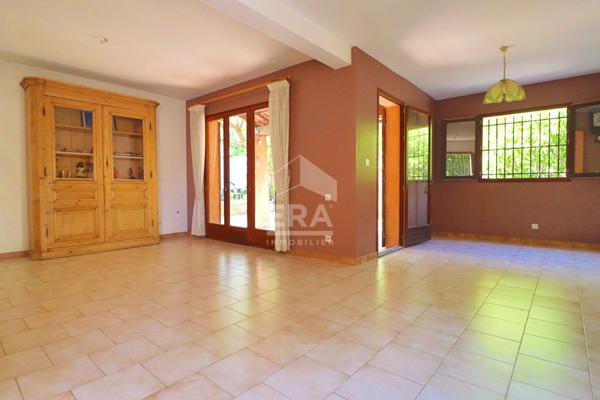 A vendre Maison individuelle Marseille 13010 4/5 pièces 100 m2  jardin sous-sol  garage parkings aménageable calme travaux rafraîchissement