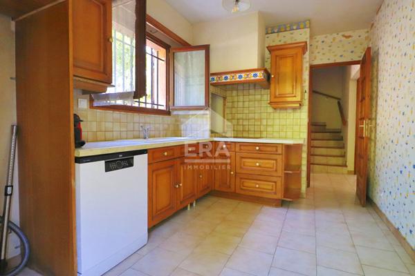 A vendre Maison individuelle Marseille 13010 4/5 pièces 100 m2  jardin sous-sol  garage parkings aménageable calme travaux rafraîchissement