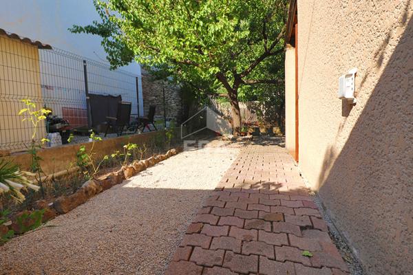 A vendre Maison individuelle Marseille 13010 4/5 pièces 100 m2  jardin sous-sol  garage parkings aménageable calme travaux rafraîchissement
