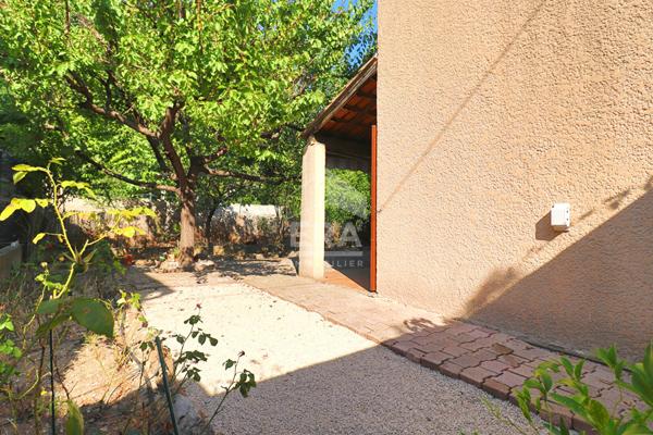 A vendre Maison individuelle Marseille 13010 4/5 pièces 100 m2  jardin sous-sol  garage parkings aménageable calme travaux rafraîchissement