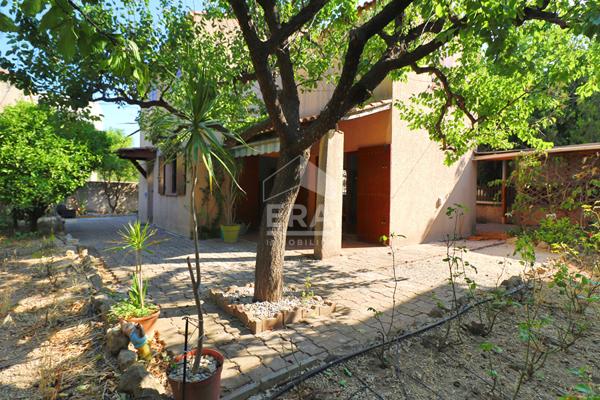 A vendre Maison individuelle Marseille 13010 4/5 pièces 100 m2  jardin sous-sol  garage parkings aménageable calme travaux rafraîchissement