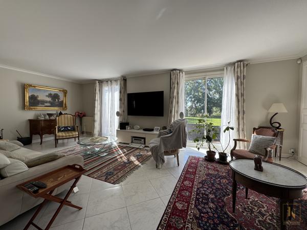 Maison
                                                                                                                                                                                                                                                                                                                        11 pièce(s)                                                                                                                                                                                                          6 chambre(s)                                                                                                                                                                                                          260  m²