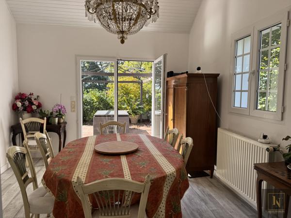 Maison
                                                                                                                                                                                                                                                                                                                        11 pièce(s)                                                                                                                                                                                                          6 chambre(s)                                                                                                                                                                                                          260  m²