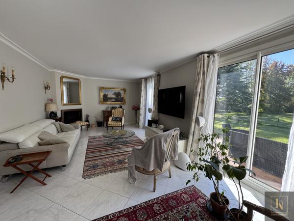 Maison
                                                                                                                                                                                                                                                                                                                        11 pièce(s)                                                                                                                                                                                                          6 chambre(s)                                                                                                                                                                                                          260  m²