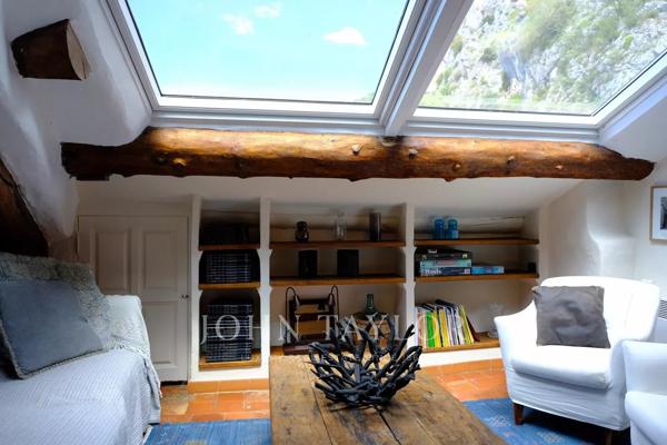 Maison d’Hôtes de Charme à Vendre à Moustiers-Sainte-Marie – Vue Panoramique, Jardin Suspendu, Piscine et Dépendances