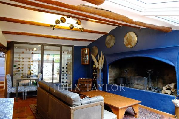 Maison d’Hôtes de Charme à Vendre à Moustiers-Sainte-Marie – Vue Panoramique, Jardin Suspendu, Piscine et Dépendances