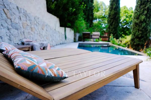 Maison d’Hôtes de Charme à Vendre à Moustiers-Sainte-Marie – Vue Panoramique, Jardin Suspendu, Piscine et Dépendances