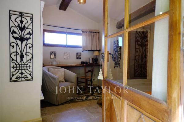 Maison d’Hôtes de Charme à Vendre à Moustiers-Sainte-Marie – Vue Panoramique, Jardin Suspendu, Piscine et Dépendances