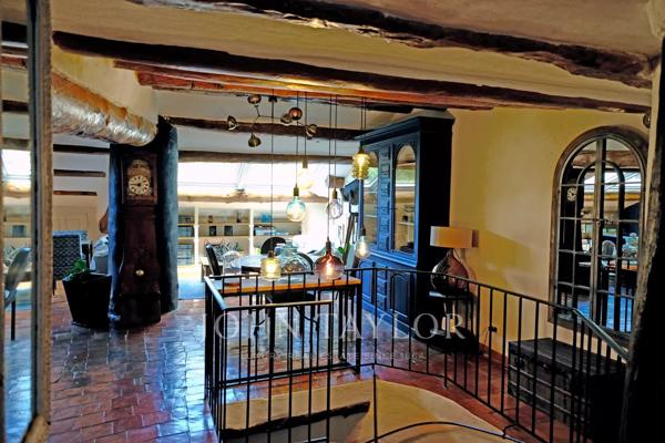 Maison d’Hôtes de Charme à Vendre à Moustiers-Sainte-Marie – Vue Panoramique, Jardin Suspendu, Piscine et Dépendances