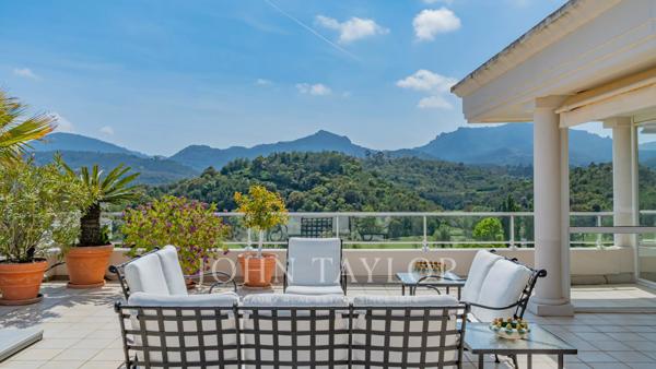Magnifique penthouse avec vue golf et Estérel