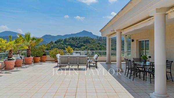 Magnifique penthouse avec vue golf et Estérel