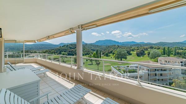 Magnifique penthouse avec vue golf et Estérel