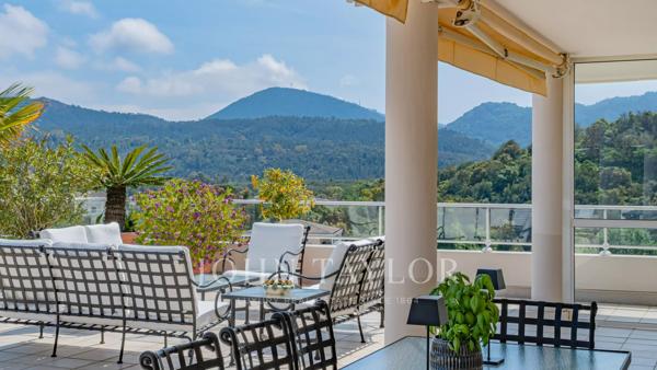 Magnifique penthouse avec vue golf et Estérel
