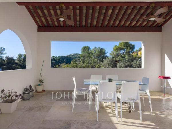 Villa familiale rénovée avec piscine à Sanary-sur-Mer, proche plages et port de Bandol