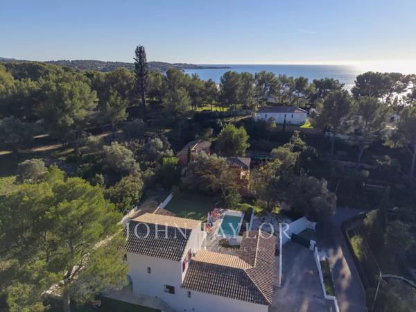 Villa familiale rénovée avec piscine à Sanary-sur-Mer, proche plages et port de Bandol